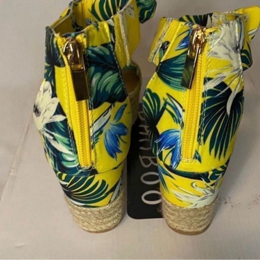 Floral Wedges Size 8 - Picture 4 of 7